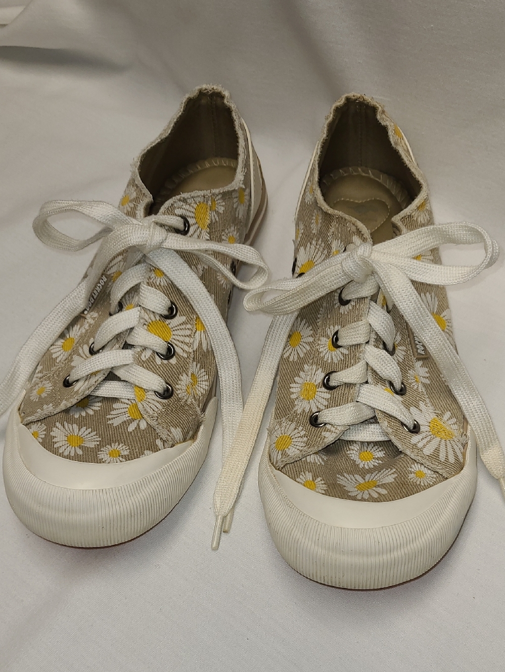 Rocket Dog Retro Beige Jazzin Daisy Canvas lace-up Sneakers with Yellow Accents